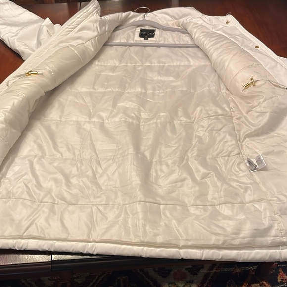 Coogi Women's Lightweight puffer jacket with snaps and detailing size Medium - Picture 13 of 13